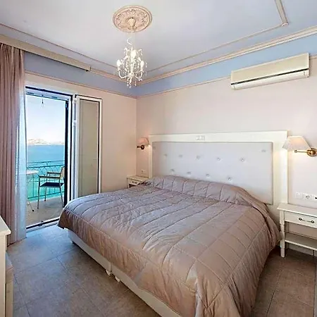 Hotel Tina's House 4*