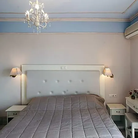 Hotel Tina's House 4*